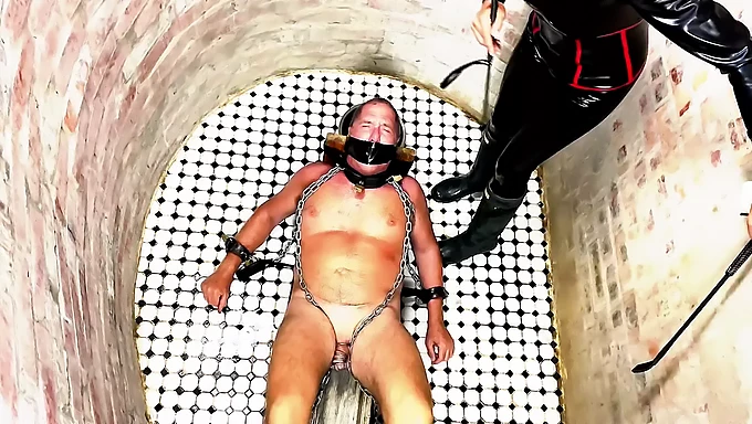 Bondage y BDSM en la Parte 2 del video femdom