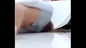 Orgasmo Explosivo De Squirt De Una Joven