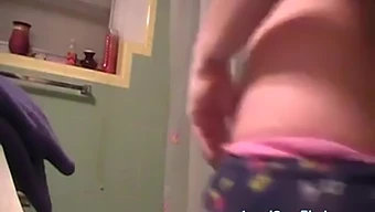 Pregnant Beauty With Natural Big Boobs On Webcam