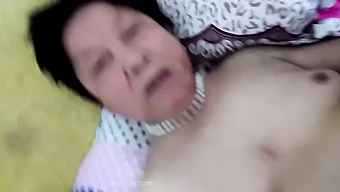 Lady Gets Fucked By Old Chinese Woman