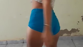 Sexy Latina Novinha Dances And Seduces