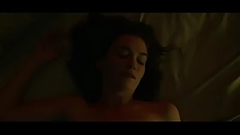 Hannah Gross performs oral sex in Mindhunter Season 1 Episode 2