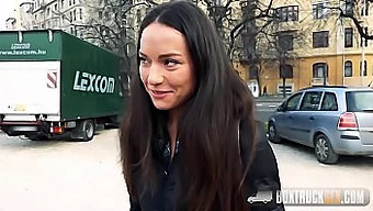 Publiczny Handjob Nataly Gold Dla Nieznajomego