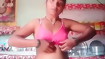 Video Selfie Bibi Desi Berpayudara Besar Tertangkap Kamera