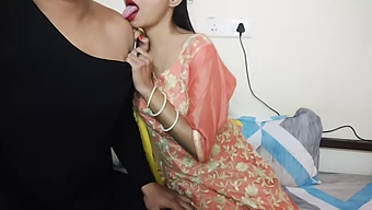 18+少女接受口交并在她的阴道里射精