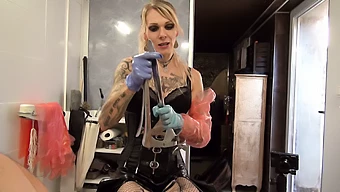 Lady Jane Van Dark'S Extreme Dildo And Fisting Play