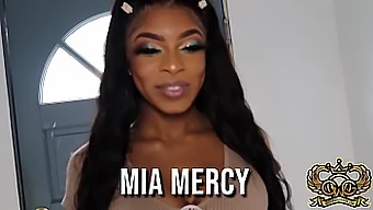 Mia Mercy mengambil batang hitam besar dan menelan dua beban besar. Anda pasti tidak mahu terlepas video ini!