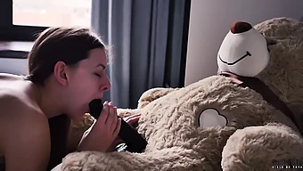 Les Meilleurs Choix De Plushies Tv: La Session De Jeu En Solo D'Une Étudiante