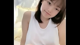 Amazing Asian beauty enjoys solo play