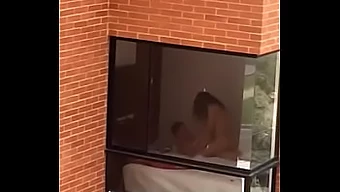 Novia Es Pillada Por El Compañero De Piso De Su Novio En Un Encuentro Caliente