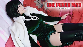 日本少女fubuki在这个one Punch Man粉丝电影中从琦玉那里接受粗暴的性爱