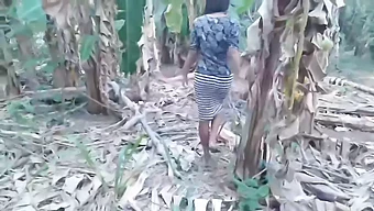 Desi Teen'S Wild Adventure: Handjob And Fingering In The Jungle