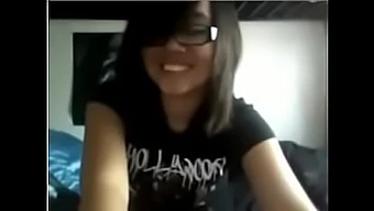 Adolescenta Asiatică Rouge Coco Arată Webcam-Ul Canadian Fierbinte Și Francez