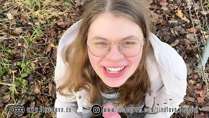 Amateur 18-year-old German girl gives her first outdoor blowjob