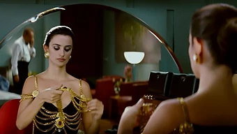 Penelope Cruz Predvádza Svoje Veľké Prirodzené Prsia V "Broken Embraces"