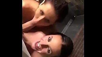 Blowjob Dan Bercinta Di Kamar Mandi Dengan Payudara Alami Besar