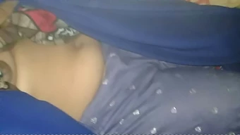 Una Sexy Adolescente Bangladesí Cabalga Una Gran Polla En Un Autobús