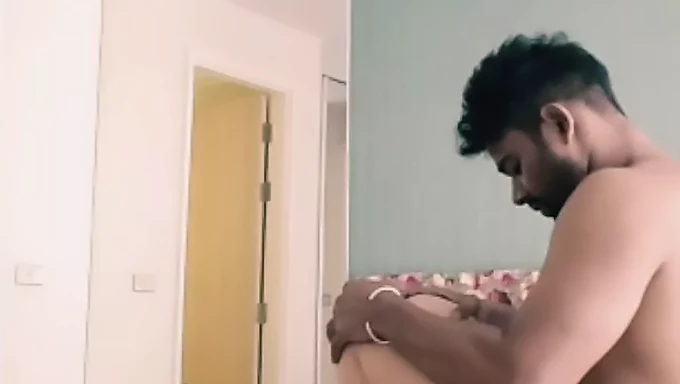 En romantisk Alla hjärtans dag hotellvistelse förvandlas till ett vilt möte med en tight Desi flickvän