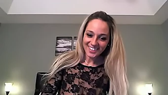 Nikki Sims eksplisitte cam-show 1. september 2017