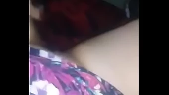 Dewi Latina memberikan handjob panas dalam video baru