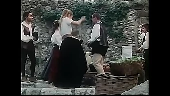 Retro Behåret Fisse: Angelica Bella I Italiensk Gammel Og Ung Sexscene