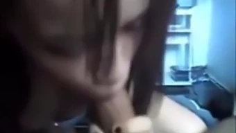 Bom Seksi Berambut Coklat Dalam Video Amatir Buatan Sendiri