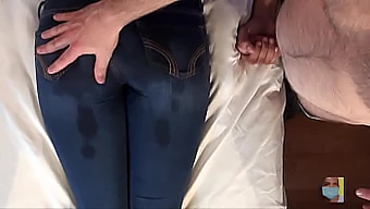 Exklusive POV Massage mit Jeans gekleidetem Arsch und üppiger Muschi